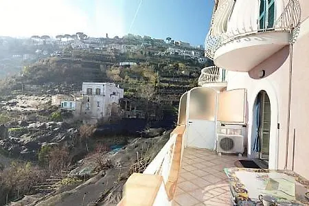 Sleeps 2 Pool Air Con Villa Ravello