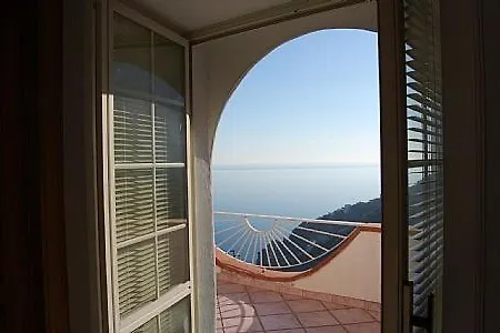 Sleeps 2 Pool Air Con Ravello