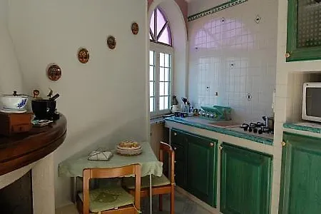 Sleeps 2 Pool Air Con