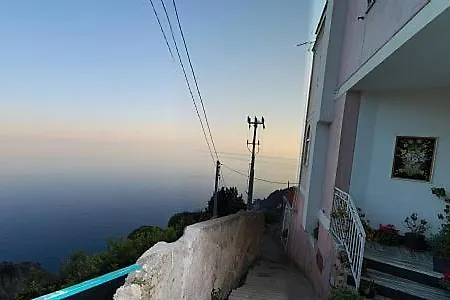 Sleeps 2 Pool Air Con Villa