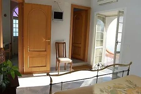 Sleeps 2 Pool Air Con Villa *